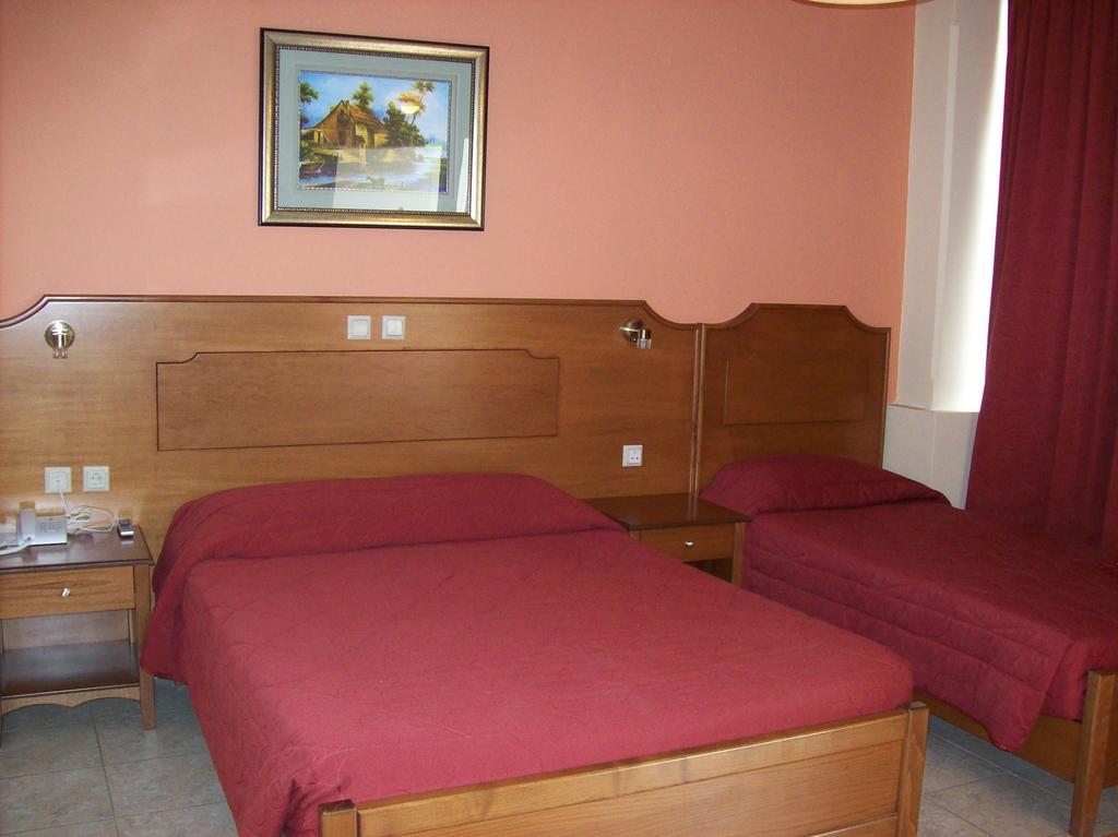 Thomas Bay Hotel *